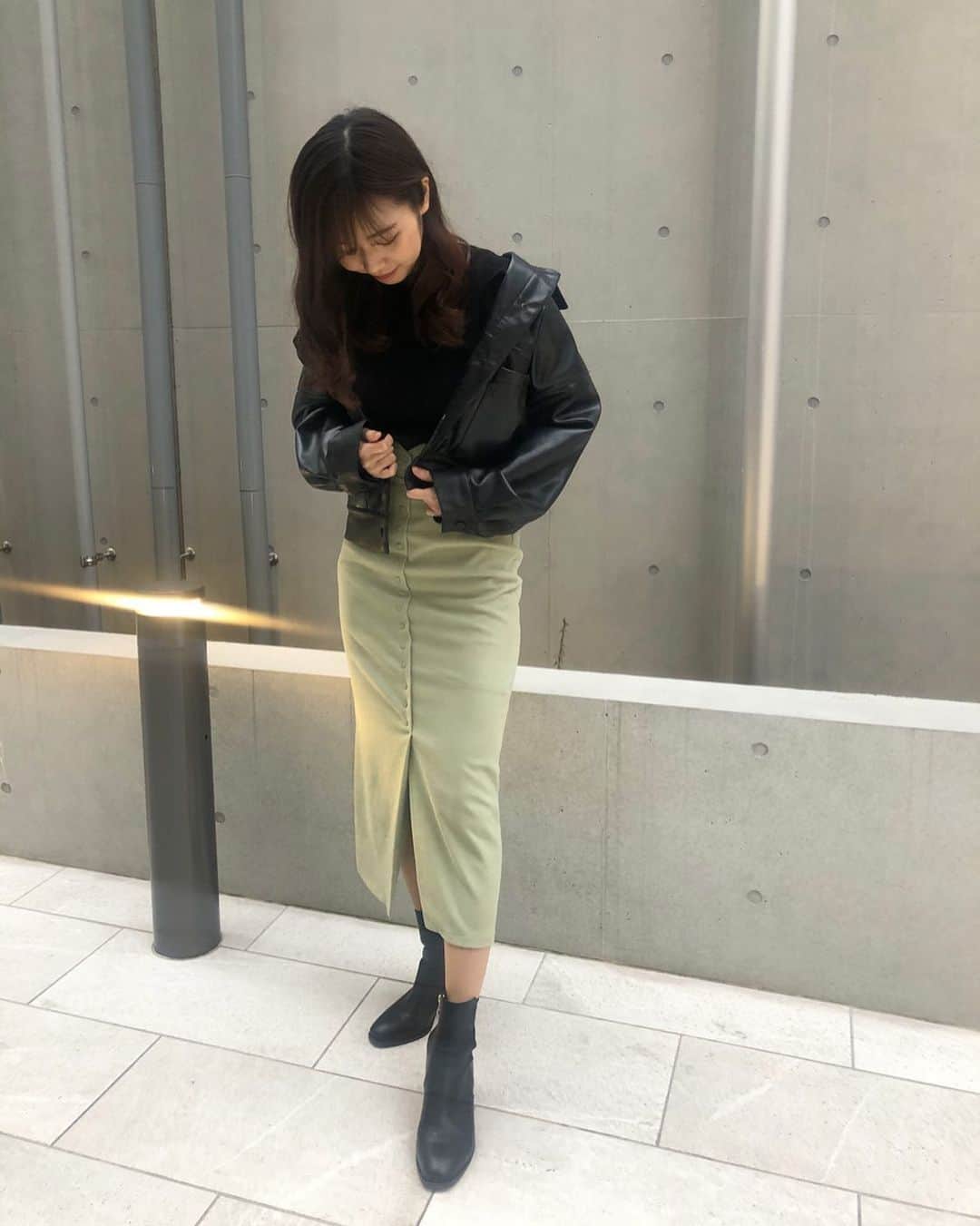 杉浦みずきのインスタグラム：「. タイトスカート履きがち ライダース着がち ・ ・ #私服　#しふく　#ootd  #春服」