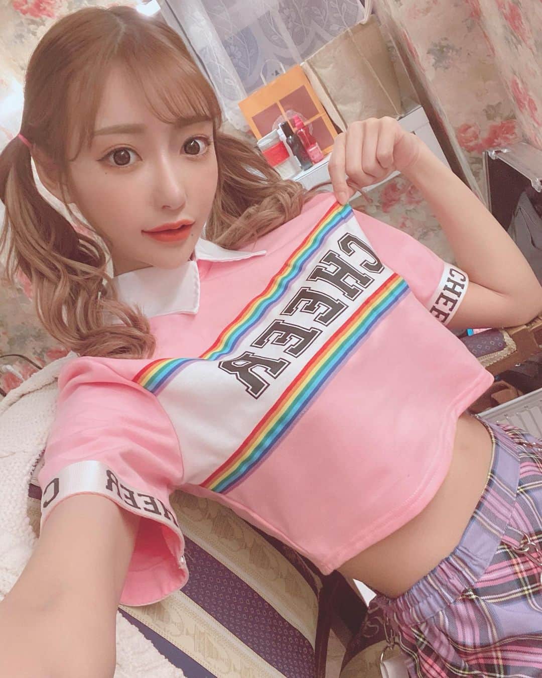 明日花キララのインスタグラム：「明日3/26(金)20時から モアコンの公式InstagramでインスタLIVEに出演します！！ インスタLIVE内でプレゼント企画もあるみたいなので是非見てください🎀 @morecontact_official @flurry.contact」