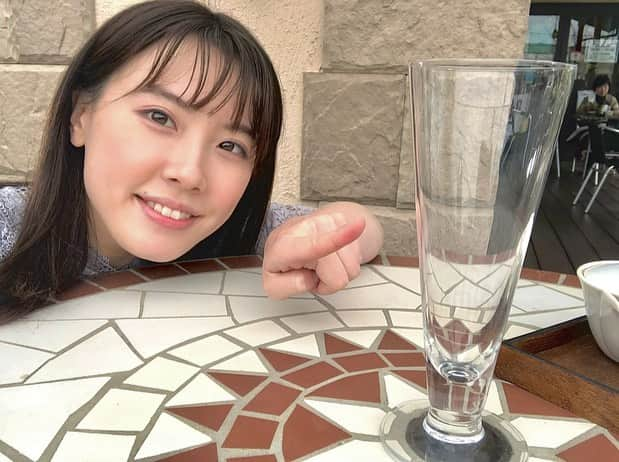 中野結香のインスタグラム：「いったいどんなパフェでしょう…？  先週のお茶スイーツに続き、今週も食べてきました🍴 桜のパフェやカルボナーラ、パンナコッタ、ケーキなど…たくさん食べてお腹いっぱい！ 桜パフェは映え〜でした🌸 詳しくは…あさって放送の「とびっきり！しずおか土曜版」で📺  #桜 #スイーツ #桜スイーツ  #雅正庵 #すずとら  #アナウンサー　#静岡」