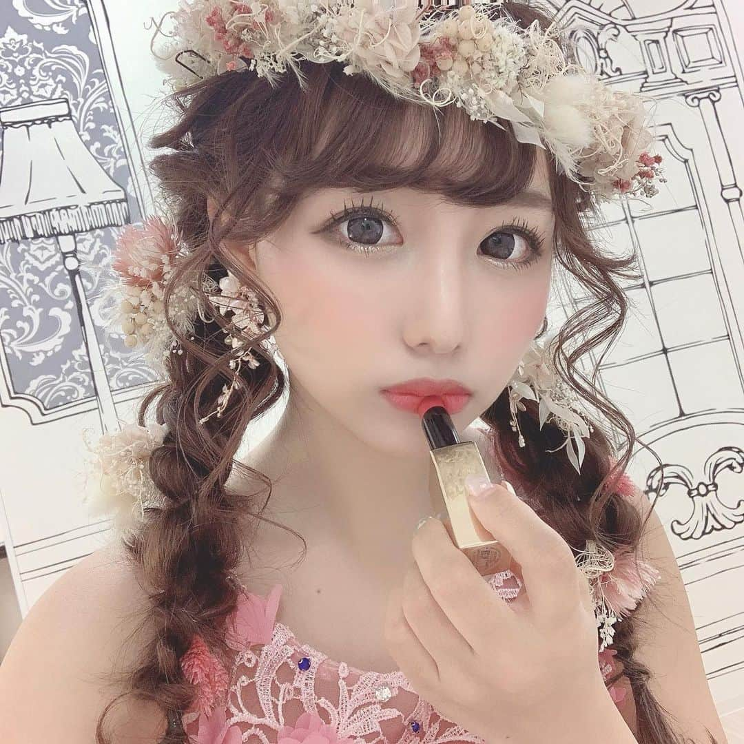 加藤里奈さんのインスタグラム写真 - (加藤里奈Instagram)「⋆  今日の撮影のオフショット❤︎ 撮影データまた載せます〜！😚💓  コスメは SNIDEL BEAUTYで❤︎  SNIDEL BEAUTY 《 @SNIDELBEAUTY 》 タカシマヤゲートタワー モール店にお邪魔しました〜❤︎ ナチュラルコスメなのに色味が本当に可愛い𓏧😳🤍  リップやチーク、シャドーにも使える 万能なコスメがたくさんで 春色コスメ欲しさにいっぱいゲットしました🌸🤍  〻ルージュスナイデル05 Love Story  春っぽいピンク色がめっちゃ可愛い😚 ベース塗ってなくても発色も良くて、 うるうるになるからおすすめ❤︎  〻スキンエンハンサー01 Spotlight  最近ハイライト迷子だったんだけどやっと理想のハイライトを見つけました☺️ 程よいパール感に、少し塗るだけでつや肌が出来上がる質感に一目惚れ🥺❤︎  〻アクアジェムグロウ 06 Summer Peach  アイシャドー、チーク、リップにも使える万能アイテム💓 とりあえず色味が可愛い〜！！ しかも寒天ベースで作られてるみたいで、ぷるぷるうるうるな不思議な質感なの🥺 チークに使いたい！と思ってゲットしました〜❤︎  〻アクアジェムグロウ 04 Venus  ラメ感が可愛すぎるアイテム！❤︎ 大きすぎないラメだから、派手すぎず、 控えめだけど光に当たるとキラキラして可愛い💫  #SNIDELBEAUTY #スナイデルビューティ #モテリップ #恋する春リップ」3月25日 20時03分 - katoco0326