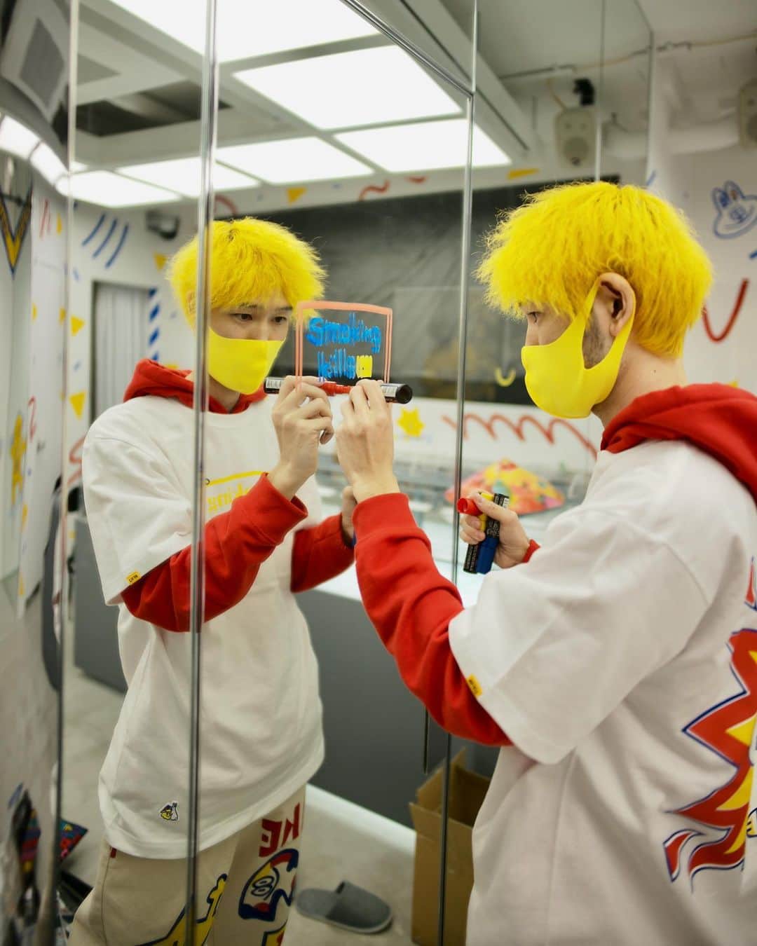 #FR2さんのインスタグラム写真 - (#FR2Instagram)「A collaboration item between #FR2 and "ITOKiN", an artist who develops art projects throughout the world under the MAKE smile slogan, will go on sale from Saturday, March 27th, 2021.   At the same time as the start of the sale, an exhibition of illustrations and art drawn directly on a wall by the artist himself will be held in the #FR2 store in Harajuku for a limited time.   *Period: 27/03/2021 (Sat.) - 02/04 (Fri.)  MAKE smileを合言葉に世界中でアートプロジェクトを展開するアーティスト、”ITOKiN”と#FR2 のコラボレーションアイテムを、2021年3月27日(土)から発売します。  さらに発売に合わせて、原宿の#FR2 店内では期間限定で本人が直接壁に描いたイラストやアートの展示も同時に開催。お近くにお越しの際は是非お立ち寄り下さい。  ※期間：2021年3月27日(土) ～ 4月2日(金)  #FR2 与以“MAKE smile”为口号，在世界各地开展艺术项目的艺术家 "ITOKiN "的合作商品将于2021年3月27日（周六）发售。  为配合发售，还将在原宿#FR2 店内同时限期举行由本人直接在墙壁上绘制的插画和艺术展。若您来到附近，敬请一定光临。  ※ 时间：2021年3月27日（周六）～ 4月2日(周五)  以 MAKE smile 為標語於全球展開藝術活動的藝術家──「ITOKiN」與 #FR2  的聯名商品，將於 2021 年 3 月 27 日（六）開始販售。  配合商品發售，原宿的 #FR2 店內也將同時舉辦期間限定的展覽，展示由藝術家本人直接描繪於牆面上的插畫及藝術作品。蒞訪附近時請務必順道光臨。  ※活動期間：2021 年 3 月 27 日（六）至 4 月 2 日（五）」3月25日 19時57分 - fxxkingrabbits