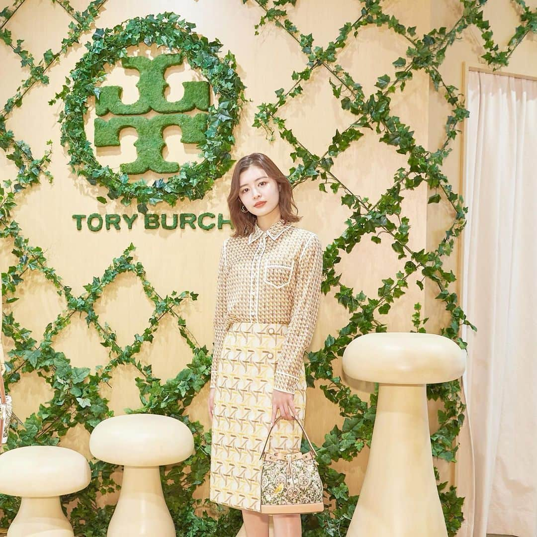 古畑星夏さんのインスタグラム写真 - (古畑星夏Instagram)「⠀⠀ とっても春らしくて可愛い @toryburch  The Tory Burch Secret Gardenにご招待して頂きました☺️🌸  新作のバック、お洋服どれも見ているだけでもとっても楽しかった🥰  雑誌でずっと気になっていた刺繍と白のレザーのバック、ゲット出来て嬉しい💓  大切に使おう😌✨ #ToryStories #TMonogram」3月25日 20時01分 - starandsummer