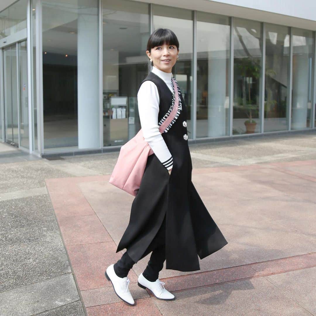 BORDERS at BALCONYのインスタグラム：「本日、CITY POLLYシリーズ新作発売です✨⁠⁠ ⁠⁠ BORDERS at BALCONYが送る⁠⁠ バッグの新定番、CITY POLLYシリーズ。⁠⁠ ⁠⁠ 軽くて丈夫なポリエルテル素材に、⁠⁠ ちらっと見えるアイコニックな⁠⁠ ボーダーのフリルが絶妙にキュート！⁠⁠ ⁠⁠ さまざまなシーンで活躍の予感です💕⁠⁠ ⁠⁠ お色も新しい3色展開となっています！⁠⁠ ⁠⁠ CITY POLLY MINI BOSTON BAG / 23000yen + tax⁠⁠ CITY POLLY BACKPACK / 32000yen + tax⁠⁠ CITY POLLY FRILL STRAP TOTE / 32000yen + tax⁠⁠ CITY POLLY CROSS BODY / 16000yen + tax⁠⁠ .⁠⁠ .⁠⁠ CITY POLLY new series is NOW available!⁠⁠ ⁠⁠ It is really light and durable polyester,⁠⁠ and our iconic border frill is just so cute💕⁠⁠ ⁠⁠ You can use it daily!⁠⁠ ⁠⁠ We have 4 types of bags, and 3 colors!⁠⁠ ⁠⁠ Please check them out and find your favorite✨⁠⁠ .⁠⁠ .⁠⁠ ⁠⁠ ⁠⁠ ⁠⁠ #bordersatbalcony #ボーダーズアットバルコニー #ボーダーズ #BORDERS #柴田陽子 #yokoshibata⁠⁠ ⁠⁠ #新商品発売 #productlaunch #comingsoon#newproductalert #新商品⁠⁠ #fashion #ootd #outfit #musthave #shoponline #コーデ #SHOPNOW ⁠⁠」