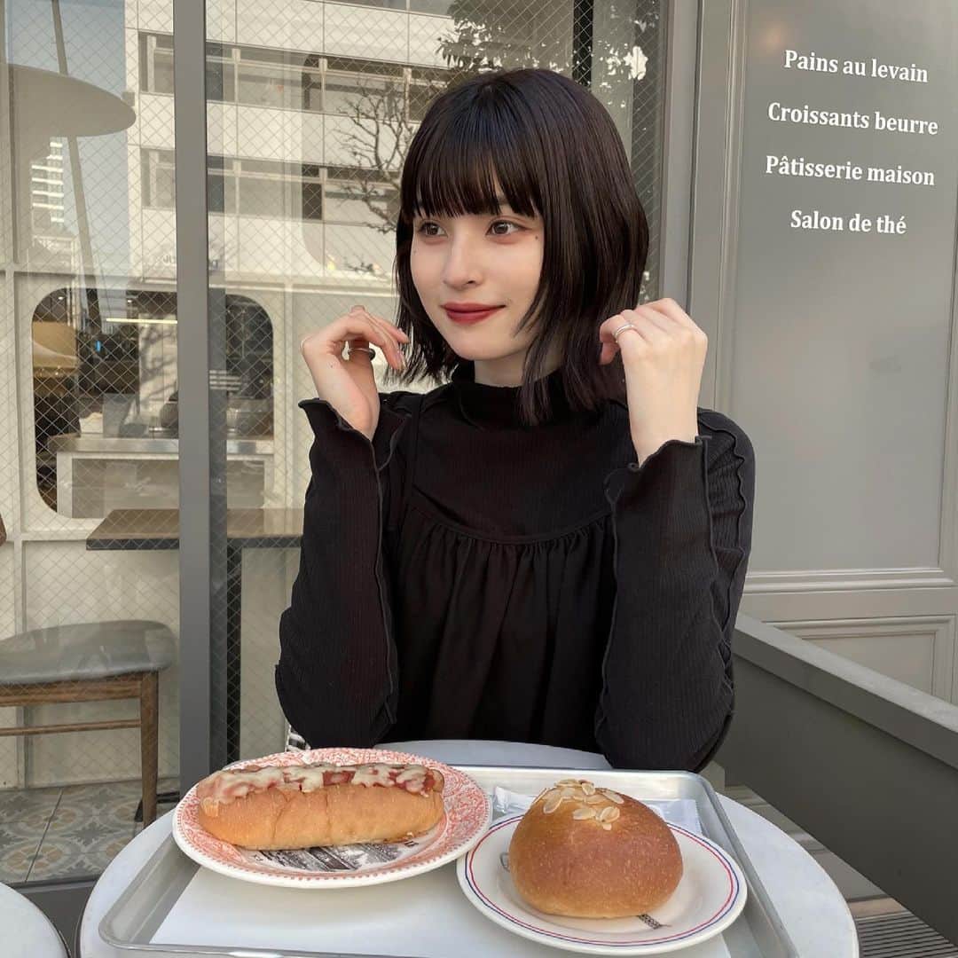 乃愛さんのインスタグラム写真 - (乃愛Instagram)「おしゃれなカフェ行くといつも緊張する！！  すましてる顔😶」3月25日 22時42分 - _0w022