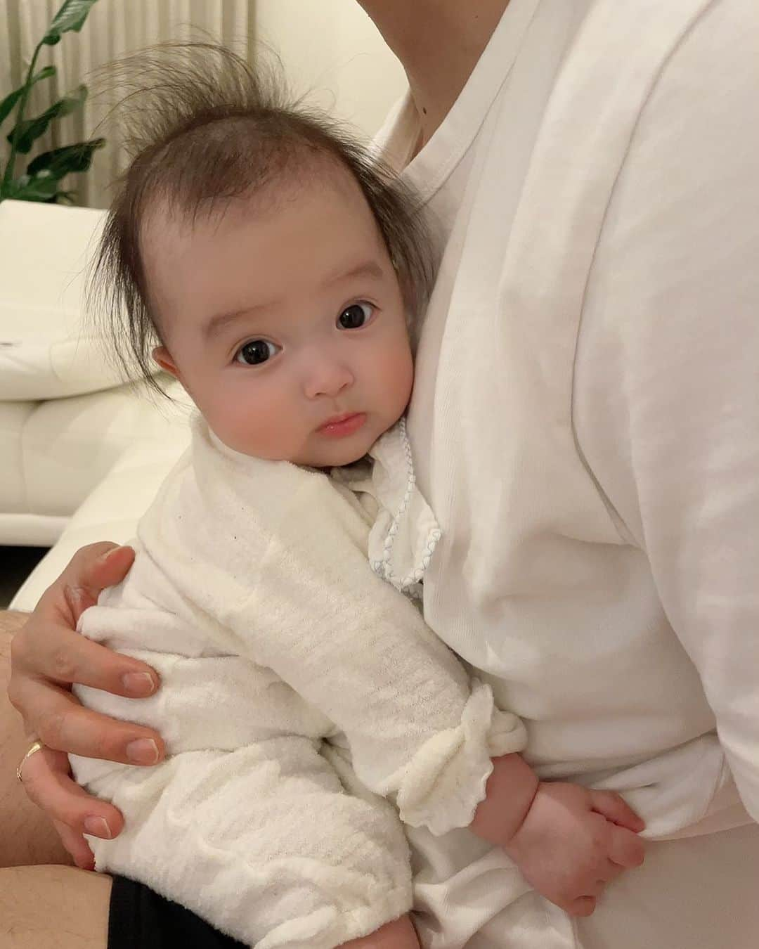 アレクサンダーさんのインスタグラム写真 - (アレクサンダーInstagram)「可愛いさ加減がやばいのよ❤️  #赤ちゃん #baby #美人ちゃん」3月25日 23時15分 - alexanderfriends