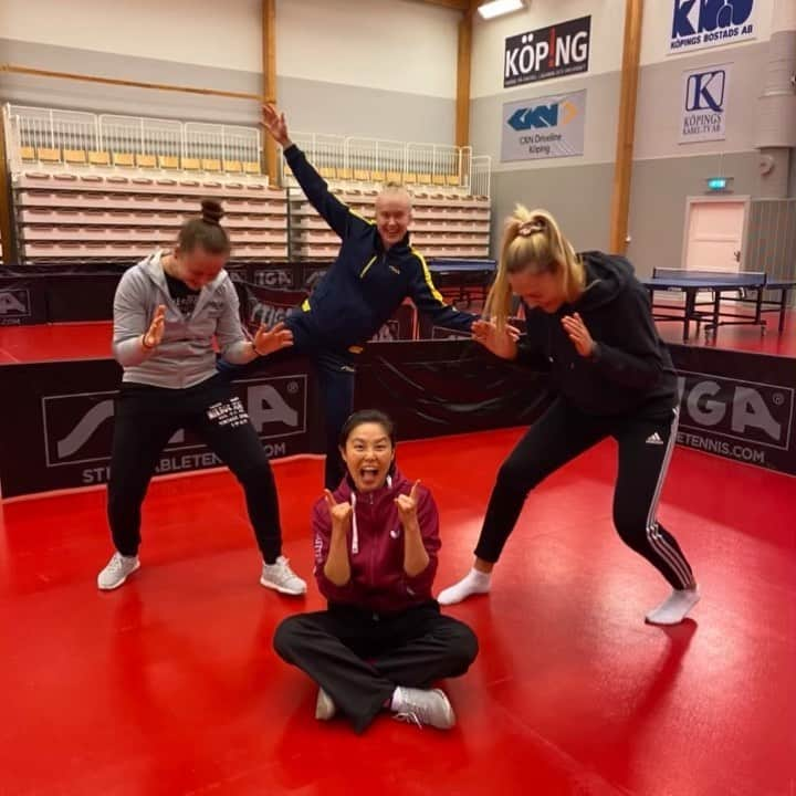 ジェシカ・ヤマダのインスタグラム：「🤪🤣🏓 🇧🇷🇸🇪🇭🇺 #fun#funnymoments#crazygirls#」