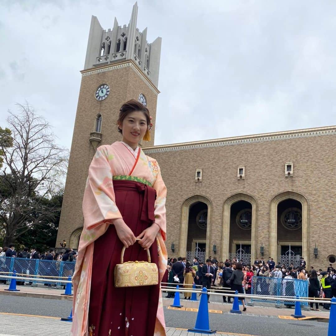 永井優香さんのインスタグラム写真 - (永井優香Instagram)「.  卒業できました〜㊗️ つい最近入学したばかりな気がするのに早いなぁ…笑 大学4年間、早稲田で過ごせて良かった〜😊  #巨人感 #同期🤍 #必殺お任せ  #wasedauniversity  #graduation」3月25日 23時35分 - yuyu1130skate