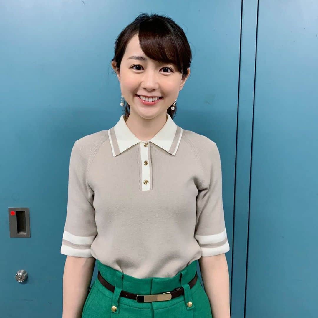 TBS「グッとラック」のインスタグラム：「【3月25日(木)の若林アナ🌸コーデ】  ニットだけど襟があるので かっちりした感じになりますね✨  パンツは太めのシルエットで8分丈 軽やかな感じになります☝️  グリーンパンツに真っ白や黒など合わせると またまた感じが変わりますよ！  byスタイリストさん  トップス→LOVELESS ボトムス→LOVELESS ピアス→お世話や  【#若林アナコーデ　で検索すると、今までのコーデがチェックできます❣️】  ※写真撮影の時のみマスクを外しています  #グッとラック！#tbs #若林有子アナ#若林有子#アナウンサー #ファッション #今日のコーデ#ootd#きょコ #コーデ #女性ファッション #ピアス #お世話や#トップス#ボトムス#LOVELESS #冬コーデ#春コーデ#ヘアスタイル#ヘアセット#アナウンサーコーデ#アナウンサー衣装 #アナコーデ#木曜#若林アナコーデ #朝8時から#生放送」