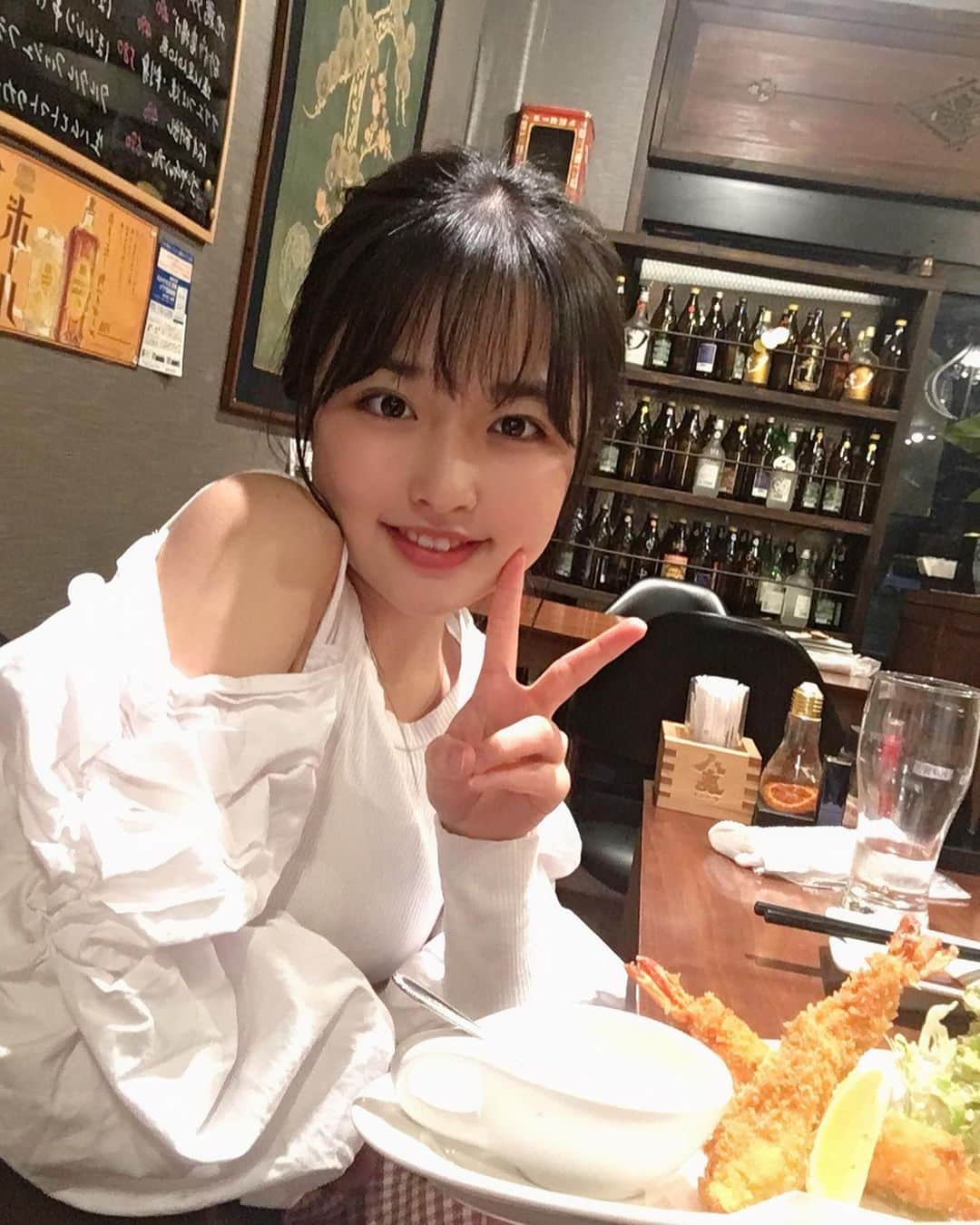 りりさんのインスタグラム写真 - (りりInstagram)「おうせの卒業ご飯🥰 大海老フライ、りりは食べてないけど🙂  #showroom #おりりroom #jmix #ジェイミックス #model #モデル #jc2 #りり」3月26日 0時55分 - riiiiiriiii0308