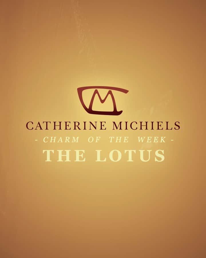 キャサリン ミッシェルのインスタグラム：「Petite Story for youuuuuuu. With much love, Catherine 💕#jewelryasmedecinecm #lotus #fleur #story #talkstory #video #ohana #familybiz #iamnotabrandiamanartistcm #charms #collect #youknowthevibes #madewithaloha」