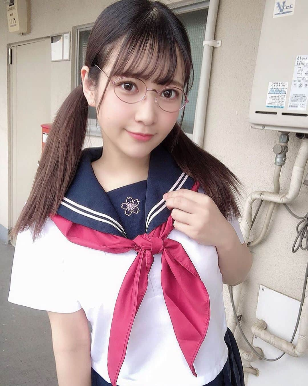 南乃そらのインスタグラム：「🏫 こう見えて保険体育オール5★  #av女優 #セーラー服 #文学女子 #ツインテール  #めがね女子 ♡」