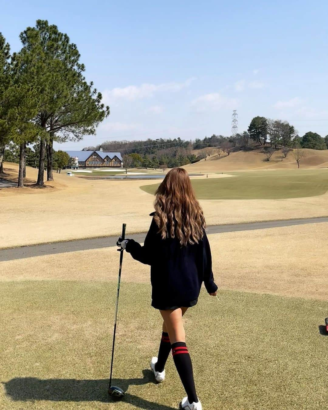 RIKAのインスタグラム：「ゴルフ日和♪  #golf  #golfstagram #golfswing #golflife #golfgirl #golfwear #golfcourse #golfaddict #ゴルフ #ゴルフ女子 #ゴルフウェア #ゴルフスイング #ゴルフコーデ #ゴルフ好きな人と繋がりたい　#descente #descentegolf #adidas #adidasgolf #太平洋クラブ #太平洋クラブ六甲コース #⛳️ #🏌️‍♀️」