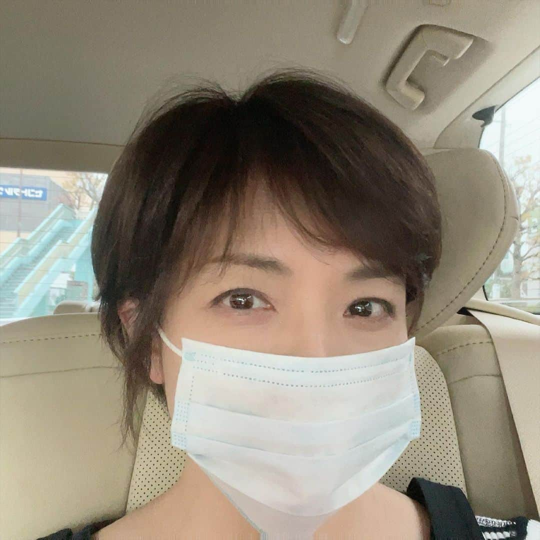 石原詢子さんのインスタグラム写真 - (石原詢子Instagram)「今日は習い事とスタジオに入ってピアノと歌の練習に行って来まーす！ と、そのまえに、ウォーキングして桜をまなでて来まーす🌸  #ただそばにいてくれて #古内東子 さん #5月19日 #発売 #1年半ぶり #新曲 #新生 #石原詢子 #世界観 #新境地 #ありがとう #メッセージソング #温もり #コロナ禍 #桜 #ウォーキング #習い事 #スタジオ #ピアノの練習 #良き1日を」3月26日 9時02分 - junko_ishihara.official