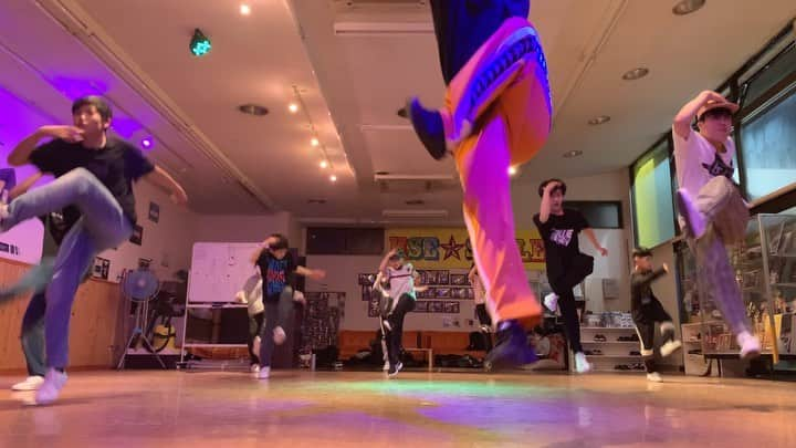 ゆーやのインスタグラム：「TopRock Day🕶  @hse.style   #hsestyle #hsestylestudio #dancestudio #浜松 #kidsdance #kids #break #bboy #bgirl #powermove  #hiphop #kidshiphop #kidsbboy #fun  #cool #love #キッズブレイクダンス #浜松ダンススクール #地域共創 #bboyyuya #浜松市 #菊川 #三ヶ日 #toprock #footwork #newschoolorder #paris2024 #olympic」