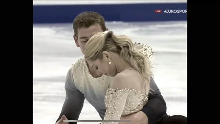 アレクサ・シメカのインスタグラム：「Sometimes you just want it too much...🖤 it wasn’t my night.. The *best* deliver when it counts and tonight I failed at that. Brandon carried the team and I am proud of him!  -My desire to be perfect comes from trying to match the level of support and love I receive at home on a daily basis. My faults on the ice sting more when I know my many family’s at home are rooting for us.  -I gave it my all preparing for this event...When your hardest work isn’t enough, you just have to work harder. Back to the drawing board. Eager for what is next! 7th in the WORLD! I love you all. Passion, heart, & soul, always. Until next time!✌🏻#WorldFigure」