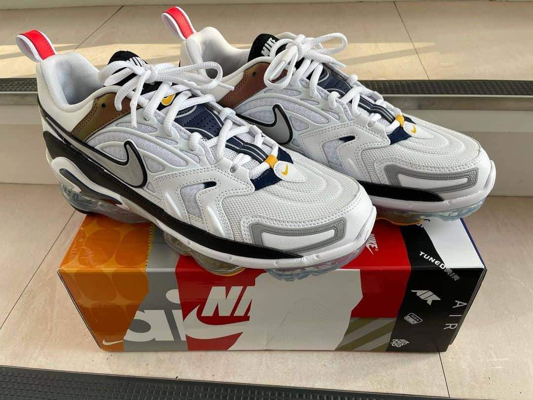 馬瓜エブリンのインスタグラム：「新しいAir Maxがかわいいすぎるから、履いて花見散歩に行こかな🤔☺️🌸  #3.26はエアマックスの記念日らしい😳 @niketokyo  #airmaxday #airmaxevo」