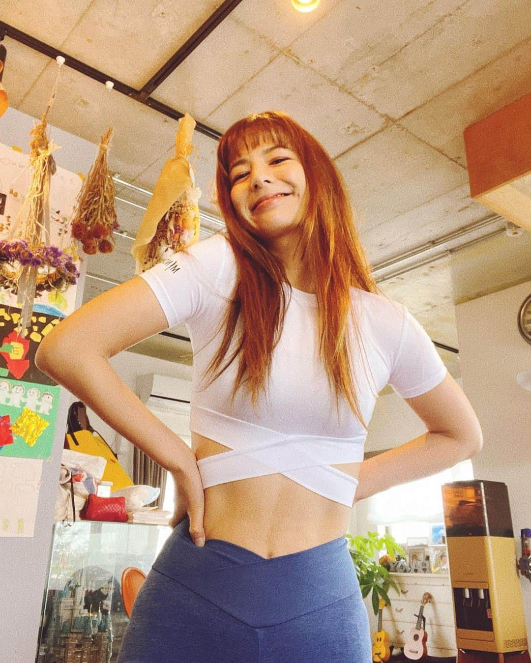 スザンヌさんのインスタグラム写真 - (スザンヌInstagram)「ゆるっとダイエット引き続き頑張ってるよ🍑←油断する日も多々あり😂笑笑  春休み🌸も息子にお付き合いしてもらい （気にならないくらいの応援してくれて優しい可愛い💕）#スガトレ 💪🌈 @sgaaaash_23   今日はお尻の日🍑 ヒーヒー言いながら頑張ったよ😂  スガッシュ経由で頂いた🙏やさぁ。 新作#みのももレギンス @minorin.0219  でやる気増し増し🙆‍♀️  スガッシュは半袖のウエアのほうが 筋肉目立つ気がするのはなんでだろ？笑笑」3月26日 12時58分 - suzanneeee1028