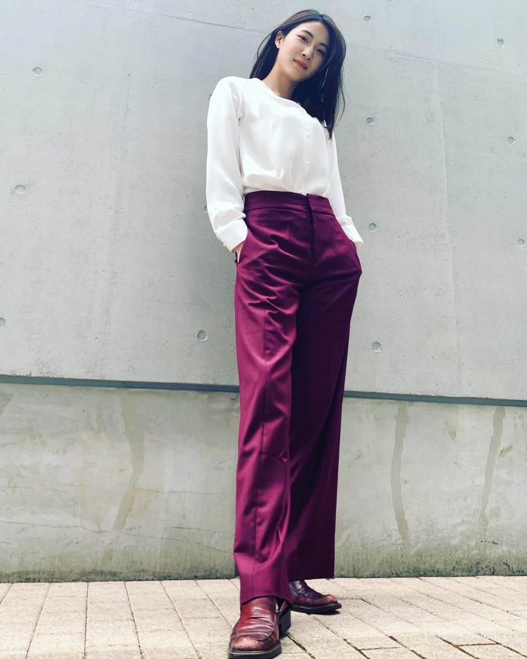 のインスタグラム：「. この格好で出れる。 暖かくなってきて嬉しいです🥰 髪の長さもちょうど良いなーなんて。  #私服 #イエベ秋 #シンプルコーデ #骨格ストレート #骨格ストレートコーデ #骨格診断ストレート #イエローベース #gu #ジーユー #大人カジュアルコーデ」