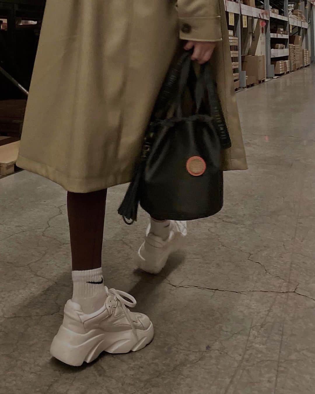 孫きょうのインスタグラム：「bags @kipling_japan  Kipling by BEAMS DESIGN 2021 S/S のBEAMSコラボ🤎  🫒🍊の色合いスキ。  付属のストラップをつけて、 ショルダーバッグやクロスボディバッグとしても使えて◎  #キプリング #Kipling #KiplingLiveLight #LiveLight #kiplingbybeamsdesign #beamsdesign #キプリングバイビームスデザイン #ビームスデザイン」