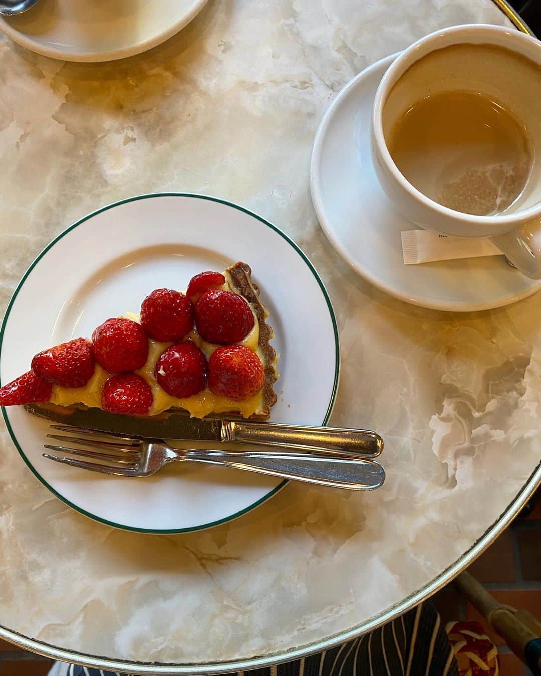 梯真奈美さんのインスタグラム写真 - (梯真奈美Instagram)「strawberry cake 🍰☕️  #cafe #m #strawberry」3月26日 17時33分 - official_manami