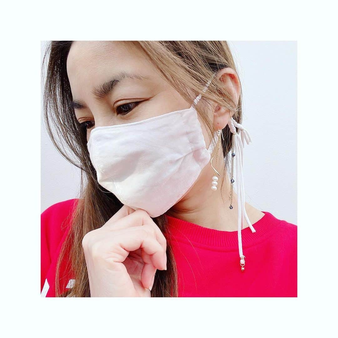 瀬戸朝香さんのインスタグラム写真 - (瀬戸朝香Instagram)「今日は風が強い💦  CLAVA Jewelryのパールピアス。 ユラユラ揺れるピアスは、女子力UPだと思っている私…😅  春は、入園・入学…とセレモニーが続きますね！  明日からCLAVA Jewelryではパール系のアイテムが新入荷⭐️  ぜひチェックしてみてください🤗  @store.clava   #入園入学アクセ #パールアイテム #clavajewelry #春コーデ」3月26日 17時55分 - asaka.seto.official