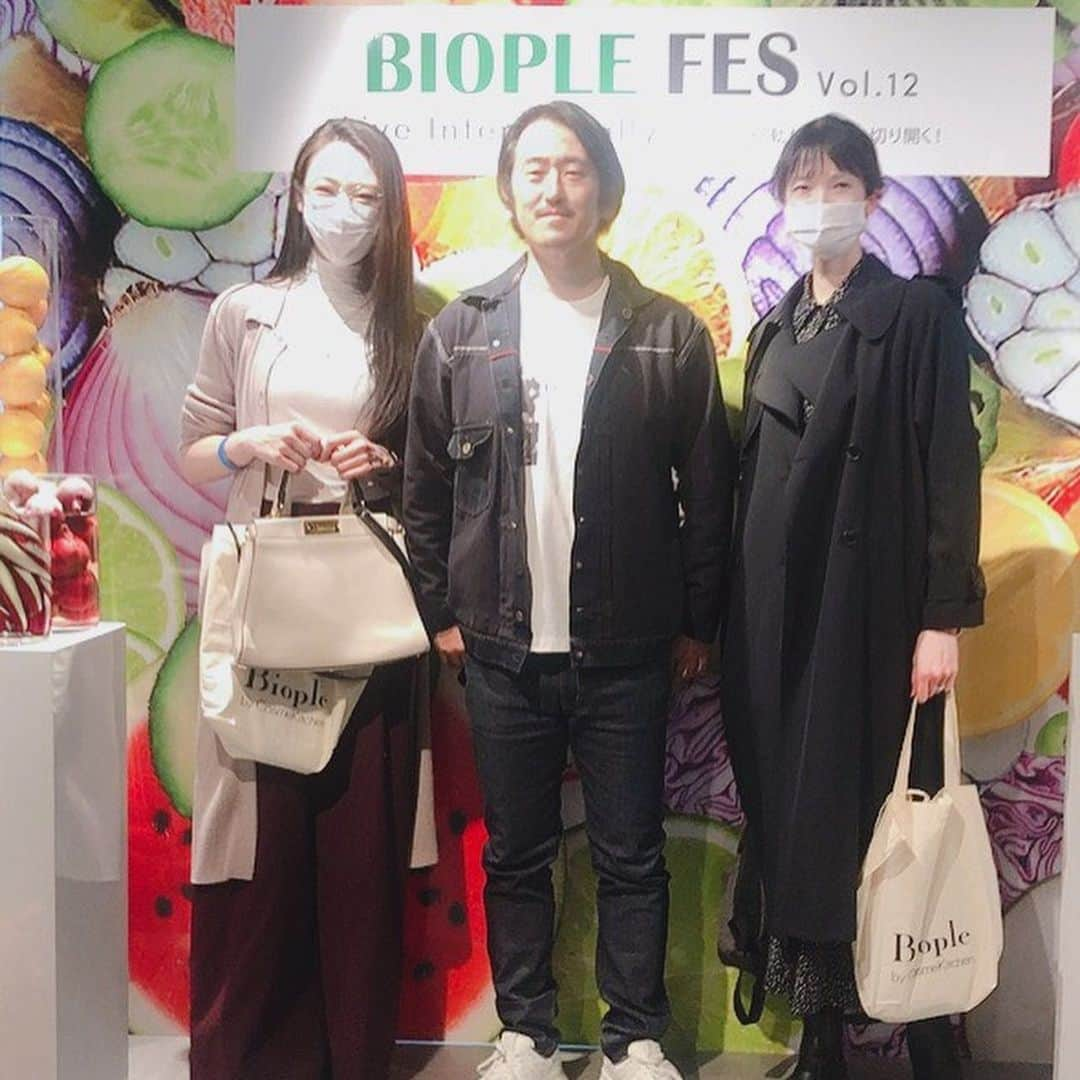 Karinさんのインスタグラム写真 - (KarinInstagram)「BIOPLE FES yunとビープルフェスへ^ ^ オーガニックに拘ってる私には天国な場所でした♡ 要checkな新製品がいっぱい！ そして殆どが私の誕生日に発売されるという…勝手にご縁を感じましたw  写真5枚目 BIOR @bior_organics  リキッドパウダー　エアレスクッション　オーガニック　アクア美容液ファンデーション 天然由来100%美容成分100% リキッドからパウダーに変化するからマスクに付着しにくいんですって  写真6枚目 CBDAYS @cbdays_moment  今話題のCBD（カンナビジオール、ヘンプに含まれるカンナビノイドと呼ばれる成分の１つ）を配合した日本発のライフスタイルブランド 精神の安定に効果がありそうなCBD配合のボディバームとかお肌にも良さそうで気になるー♪  #bioplefes #mashholdings  #cbdays #bior #sundaysnewyork #youandoil」3月26日 18時16分 - kaorikarin_u