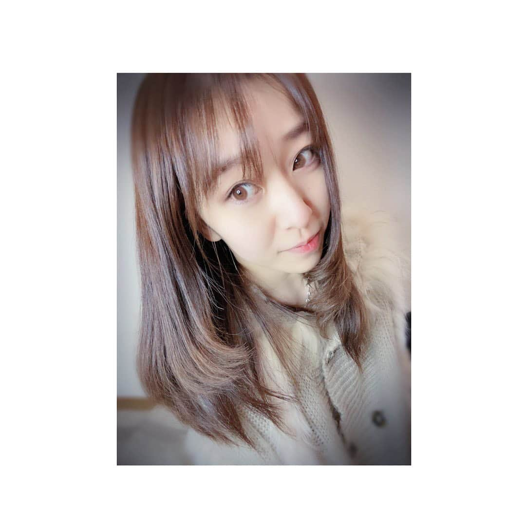 中冨杏子さんのインスタグラム写真 - (中冨杏子Instagram)「.*･ﾟ　.ﾟ･*.💇.*･ﾟ　.ﾟ･*. . 「サラサラ〜」 . プリンなってたから 美容院✩.*˚ かなちゃん(@kanasyo1104 ) いつも素敵に仕上げてくれて ありがとう♡♡ . . #夏まで伸ばす #ロングヘア #美容院 #ヘアカラー #ベージュブラウン #恵比寿美容院 @canonbyflammeum」3月26日 19時12分 - anko_nakatomi