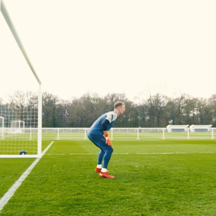 ジョー・ハートのインスタグラム：「International ‘break’. We are still getting after it @spursofficial 🤝」