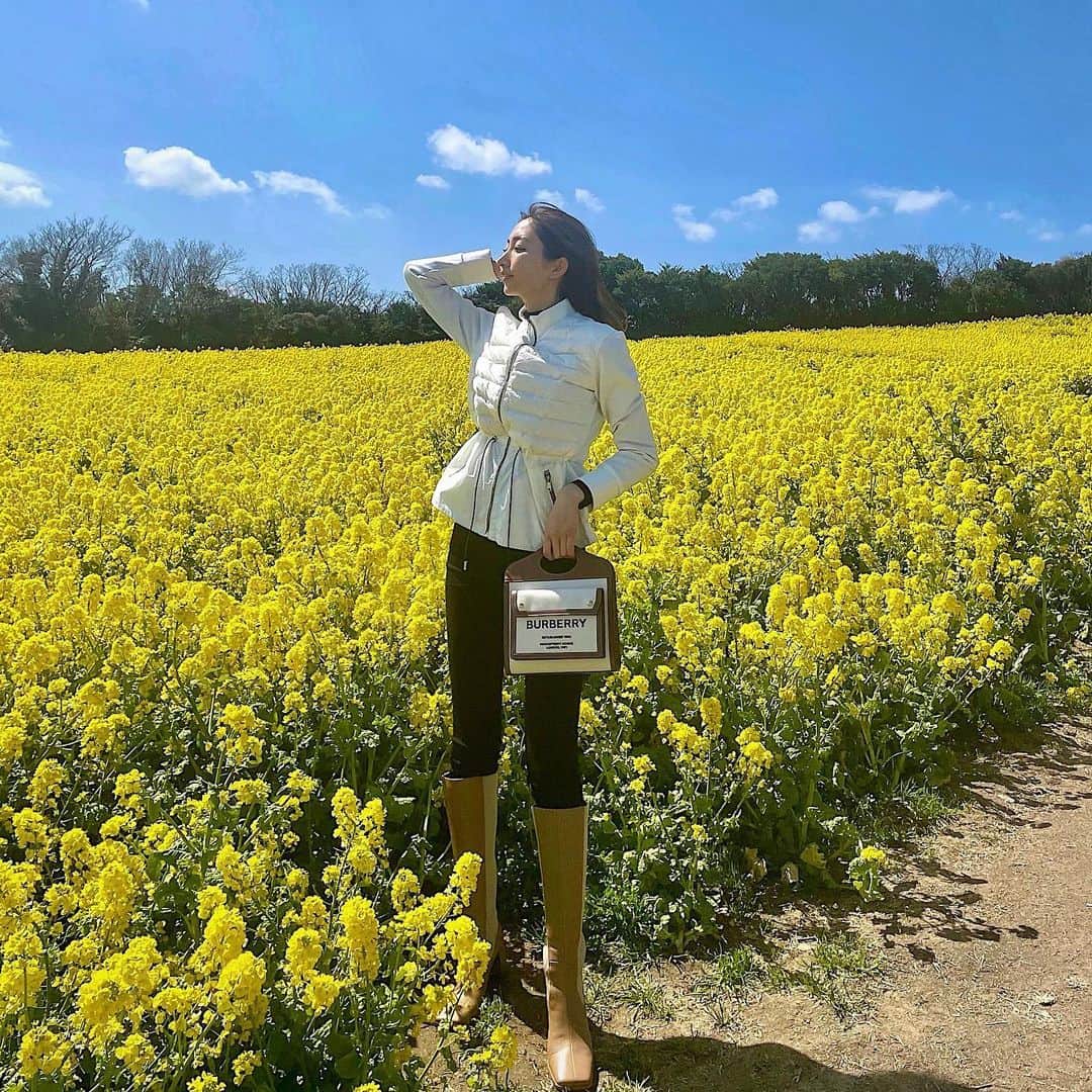 藤田麻里のインスタグラム：「とーっても良い１日🌼🌼  ブーツお気に入りすぎて 色違いでゲットした🧚‍♀️♥️ アウターも @mirror.me_official ♡  パワー注入かんりょ☝️🌼」