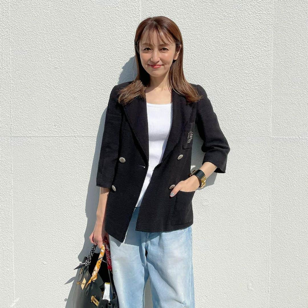 矢田亜希子さんのインスタグラム写真 - (矢田亜希子Instagram)「太陽眩しいーー‼︎春だーー‼︎ #私服#サマーツイードジャケット#chanel #シャネル#ダボダボデニム#ペイントデニム#woadblue #タビブーツ#maisonmargiela #マルジェラ」3月26日 20時16分 - akiko_yada