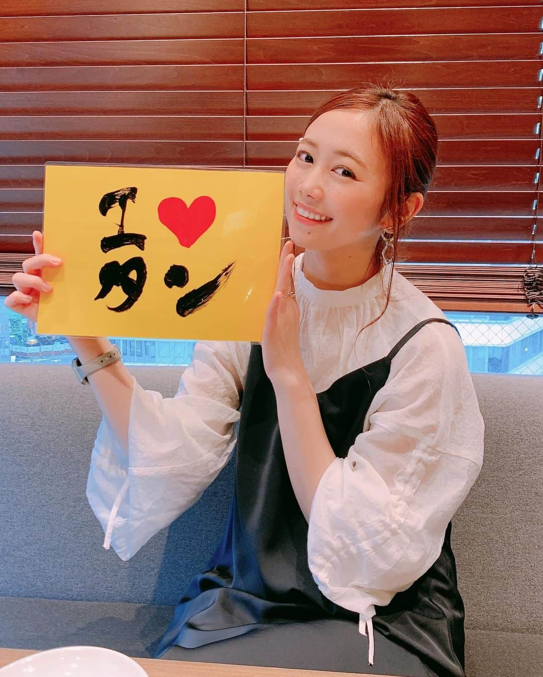 森詩織さんのインスタグラム写真 - (森詩織Instagram)「タンとタン🐮﻿ ﻿ タン専門店に行ってきたよ〜☺️🌈﻿ もり昔からタンがすっっごく好きで﻿ タン専門店をずーーっと探してて﻿ 友達が行ってるのを見て教えてもらってすぐに予約！！﻿ ﻿ タン専門店って言っても焼肉じゃなくて﻿ 焼いたやつを出すスタイルが多いんだけど﻿ ここは焼肉なの😭💓﻿ ﻿ 本当にずっと幸せだった〜！！！﻿ まさに＂Ｉ❤️タン＂でした！！！！！﻿ ﻿ 途中でロースとかも出るんだけど﻿ それもすっごく美味しかった〜！！！！﻿﻿ ﻿また行きたい〜！！！！﻿ ﻿ #タンとタン #タン #タン専門店 #五反田」3月26日 20時19分 - mori_shiori