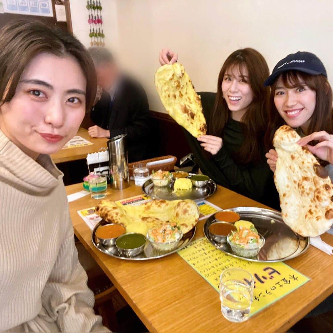 ゆりあのインスタグラム：「インドカレー 大好きチームです。 99%チーズナンを頼む私ですが 初のかぼちゃナンにしてみました。 おいしかったぁ😋💞  . . #インドカレー  #かぼちゃナン #チーズナン #ナン食べ放題 #サグチキン #バターチキン #キーマカレー #カレー　　#カレーランチ #かぼちゃ料理 #人形町ランチ #人形町グルメ #アンキットの気持ち #東京ランチ #東京グルメ #東京カレー #カレー部 #カレー好き #チーズナン好き #チーズ好き #美味しいもの #食べすたぐらむ #たべすたぐらむ #indiancurry #tokyo #cheesenaan #curry #lunch #ゆりあんぬ毎日投稿」