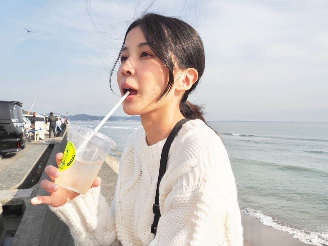 吉本光里のインスタグラム：「🥤🥤✌︎ . . #ポートレート #江ノ島 #portrait #followｍe #ファインダー越しの私の世界 #湘南 #鎌倉 #instapic #enoshima」