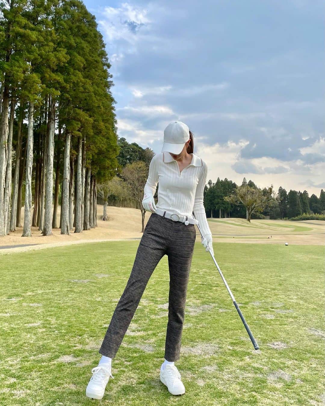 マギーさんのインスタグラム写真 - (マギーInstagram)「本日ゴルフ日和でした🕊🌞  #今年からアクティブすぎて #自分でびっくりしてる😂  練習で出来ることが コースで出来ない、、  あるあるらしいですねえ。 練習もっと頑張って 身体にゴルフを染み込ませたいです🥴  ＃自己ベストは更新できた！  ウェアは韓国のお友達が始めた @likewize_official 💖  #ゴルフ」3月26日 20時35分 - maggymoon