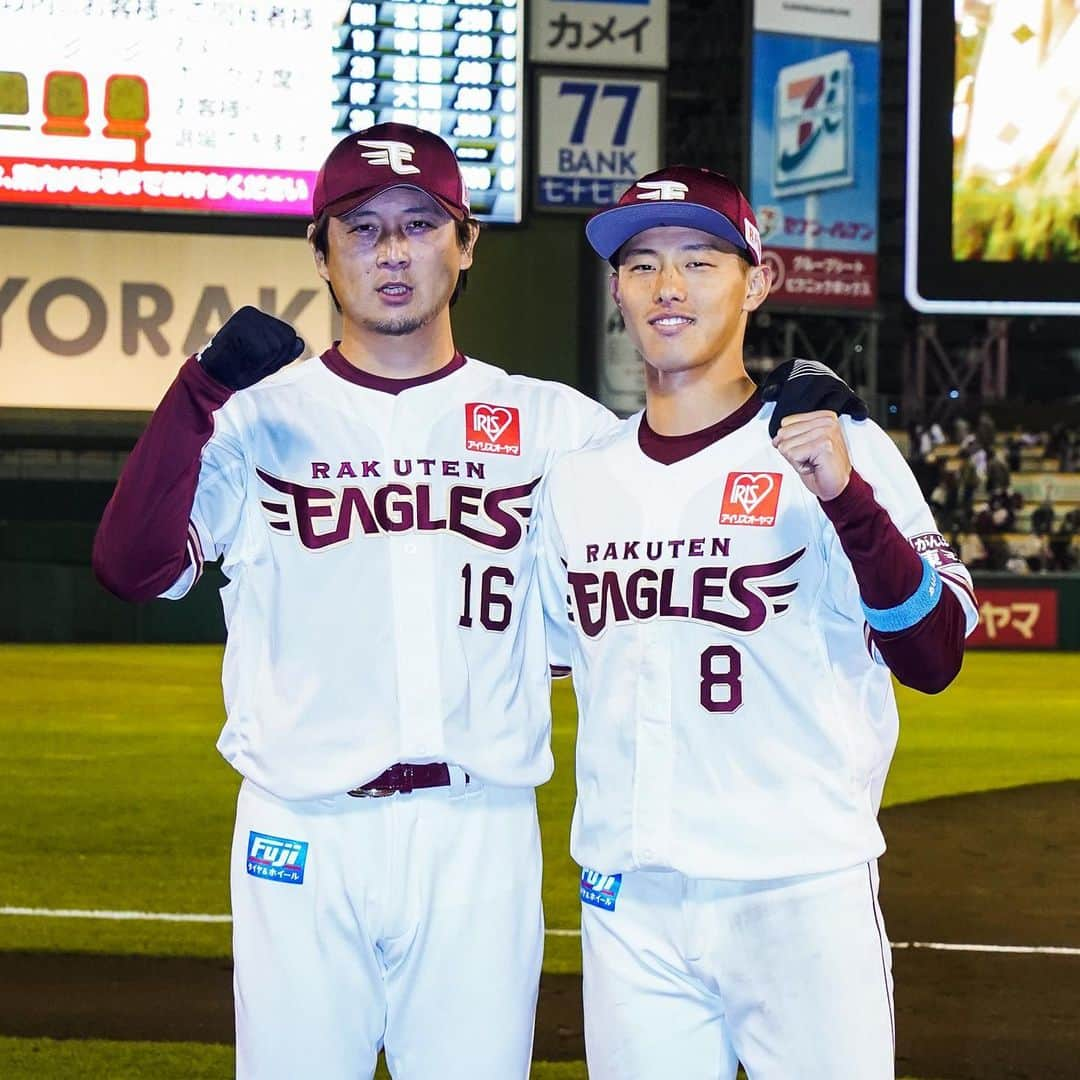 東北楽天ゴールデンイーグルスさんのインスタグラム写真 - (東北楽天ゴールデンイーグルスInstagram)「⚾️ ⚾️E 8-2 F⚾️ 投打で相手を圧倒し開幕戦を勝利で飾る‼️‼️ 開幕投手の涌井選手が7回無失点のナイスピッチング✨✨✨ 初回に辰己選手が放った先頭打者初球ホームラン💪🏼 2番の小深田選手が3安打1打点と大活躍🤩 5回の満塁のチャンスでは鈴木大地選手が3点タイムリー‼️ 最後は牧田選手が三者凡退で締める👍🏼 ウイニングボールは監督として初勝利をあげた石井監督へ✨✨ #rakuteneagles #一魂 #日本一の東北へ #東北開幕  #涌井秀章  #辰己涼介  #小深田大翔  #鈴木大地  #石井一久  #写真もバイバーで」3月26日 20時38分 - rakuten_eagles