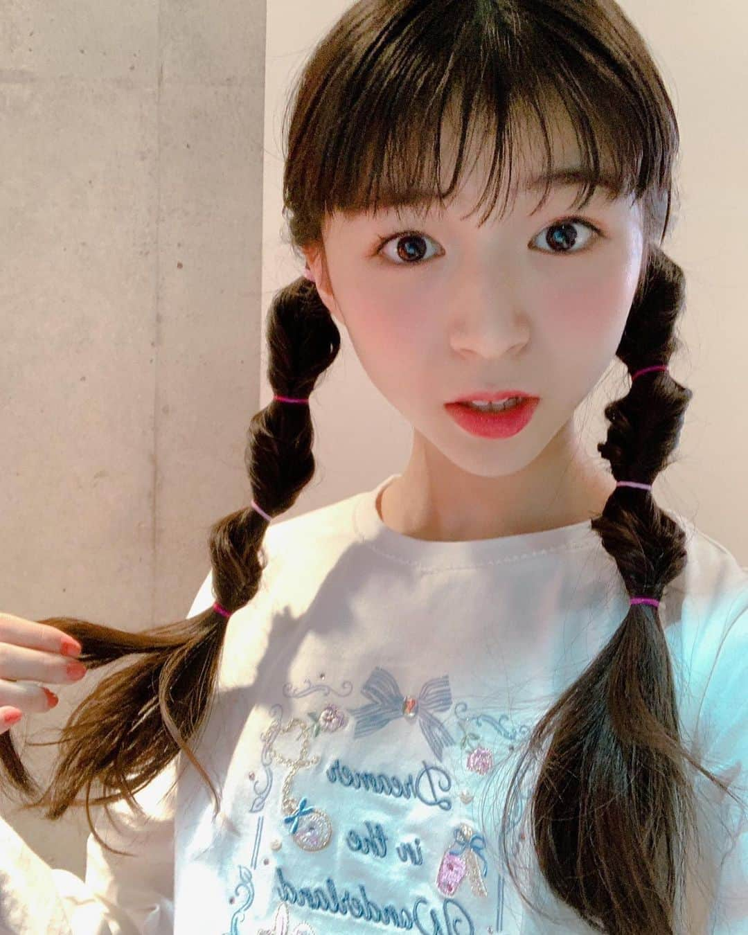 大里菜桜さんのインスタグラム写真 - (大里菜桜Instagram)「ニコ☆プチTV 知っているようで知らない英語の略語を菜桜が出題‼️ クイズ形式なのでみんなもやってみてね😊✨  最後のカフェのシーンみんなの会話が面白すぎたよ🤣  #ニコプチ #ニコプチtv #英語の略語 #クイズ形式 #クイズ #噛み合わない会話 #謎動画 #大里菜桜#tiktok #めめめろ」3月26日 20時42分 - naooosato