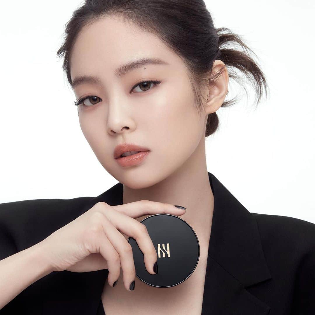 ジェニーさんのインスタグラム写真 - (ジェニーInstagram)「New campaign for Hera's Black Cusion @herabeauty_official」3月26日 21時05分 - jennierubyjane