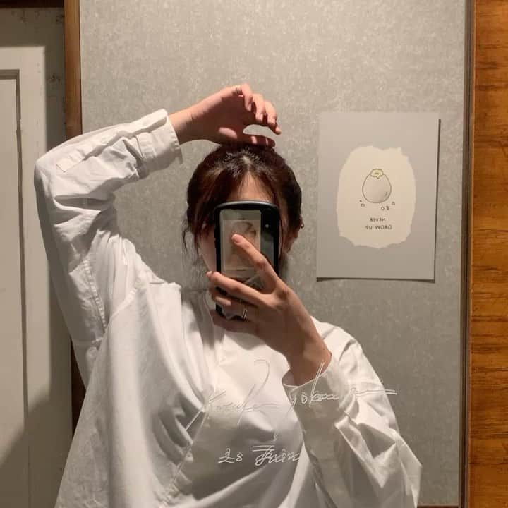 よしかわなみのインスタグラム：「ㅤㅤㅤㅤㅤㅤㅤㅤㅤㅤㅤㅤㅤ 髪を染めた〜！ パープルとボルドーの中間みたいな色🍇 なんだけど、わかりずらいね、、 ㅤㅤ @lewin.nakano さんいつもありがとうございます！ ㅤㅤㅤㅤㅤㅤㅤ」