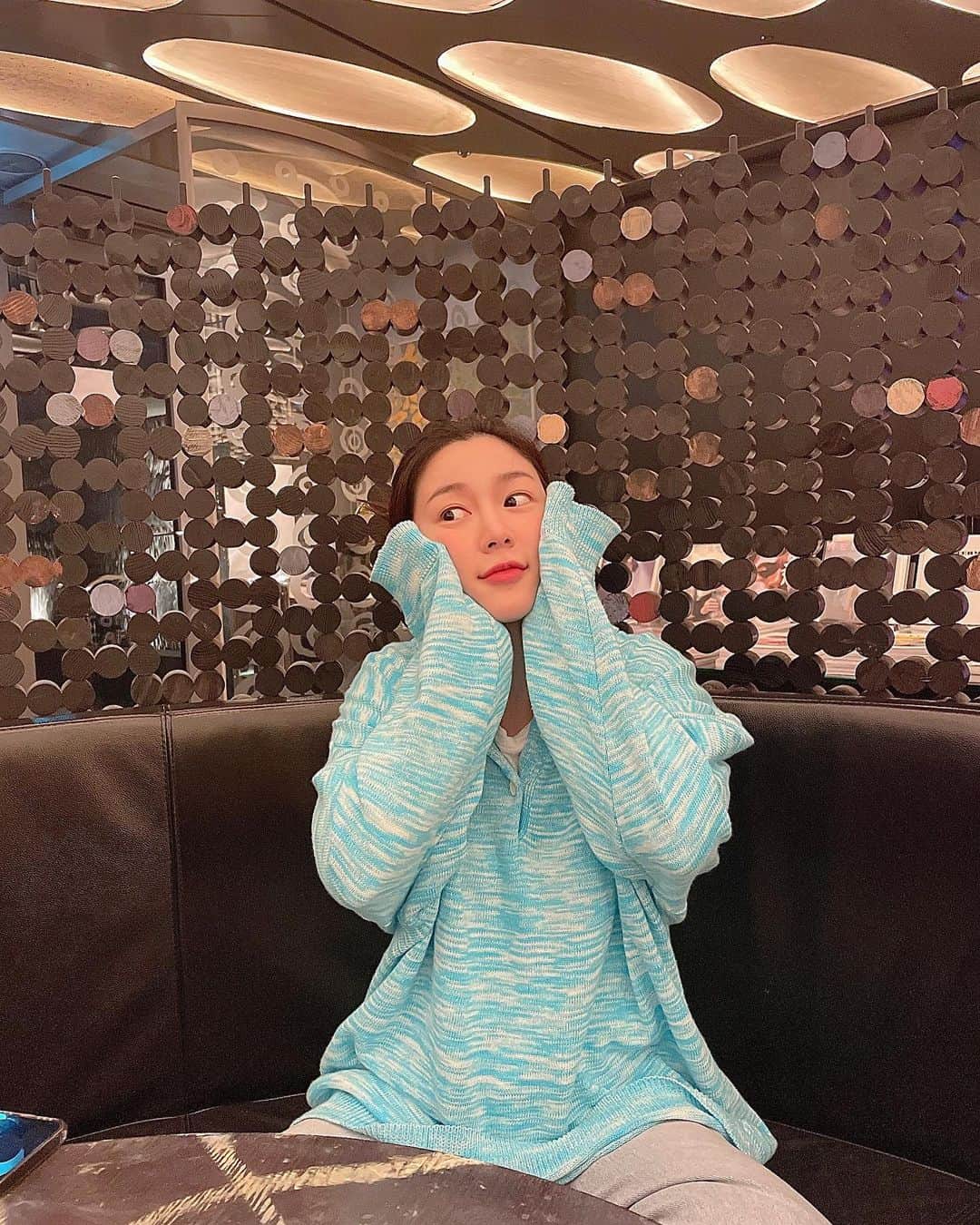 のインスタグラム：「I just wanted to look blue🌊」