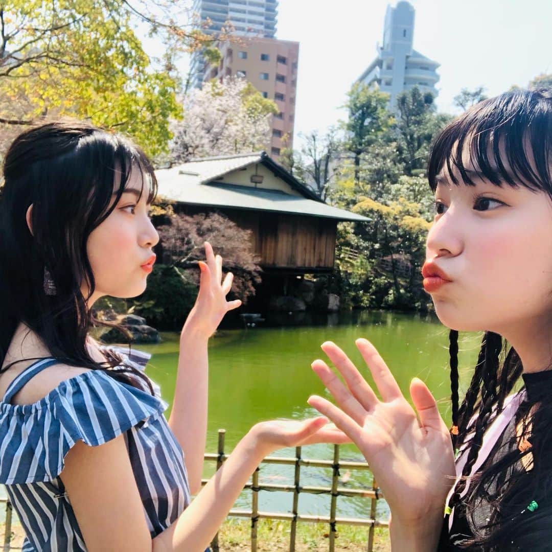 ニコ☆プチのインスタグラム：「🌸🚢🗼🐓🌉🎡 あきゅもんin神戸でした😘✨  写真掲載はまたお知らせします🌷 #インスタライブ見てくださった皆様ありがとうございました @kobefashionorganization  @algy_official  @ziddy_official  @norc.jp  #近藤藍月 #森﨑美月」