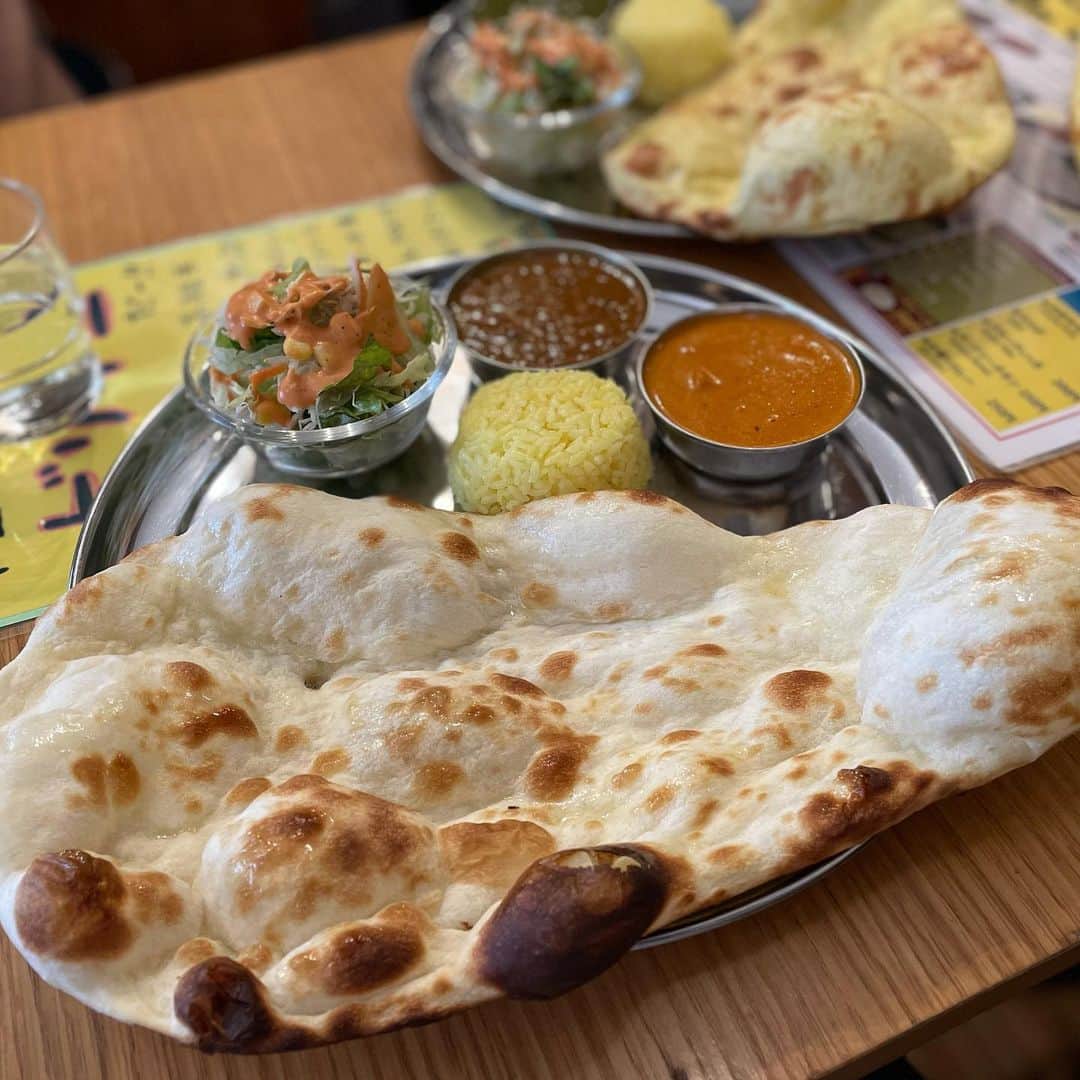 伊藤由佳さんのインスタグラム写真 - (伊藤由佳Instagram)「インドカレー🍛💕﻿ そんなにがっつりな見た目じゃないのに﻿ おしゃべりしながら食べたらお腹いっぱいになった！﻿ ﻿ @yuria___u  @tansan_mh  ﻿ ありがと〜☺️  #🍛 #インドカレー #ナン #アンキットの気持ち人形町店 #かぼちゃナン #モデル #ランチ #グルメ #食べるのが好き #バターチキンカレー #キーマカレー」3月26日 22時05分 - yuka4674