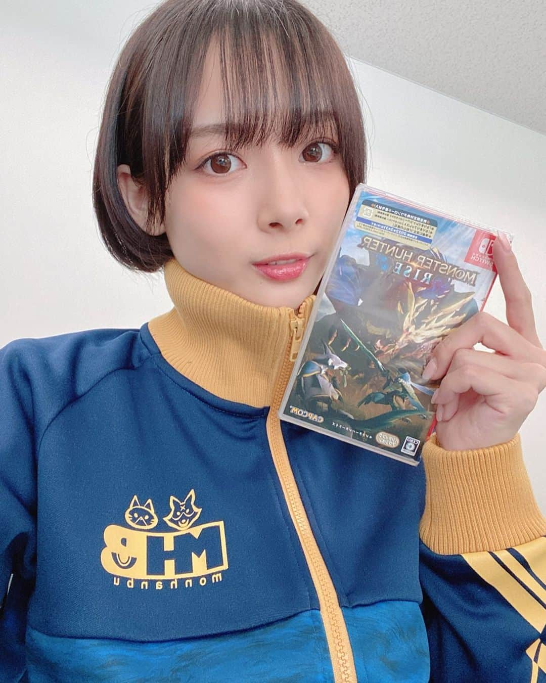 岡田紗佳さんのインスタグラム写真 - (岡田紗佳Instagram)「#モンハンライズ　本日発売！ 今回もカプコン公式のモンハン部マネージャーとして活動します！ じゃんじゃかモンハンライズを盛り上げていくのでよろしくお願いします〜！☺️ #MHB #モンハン部」3月26日 22時22分 - sayaka_okada