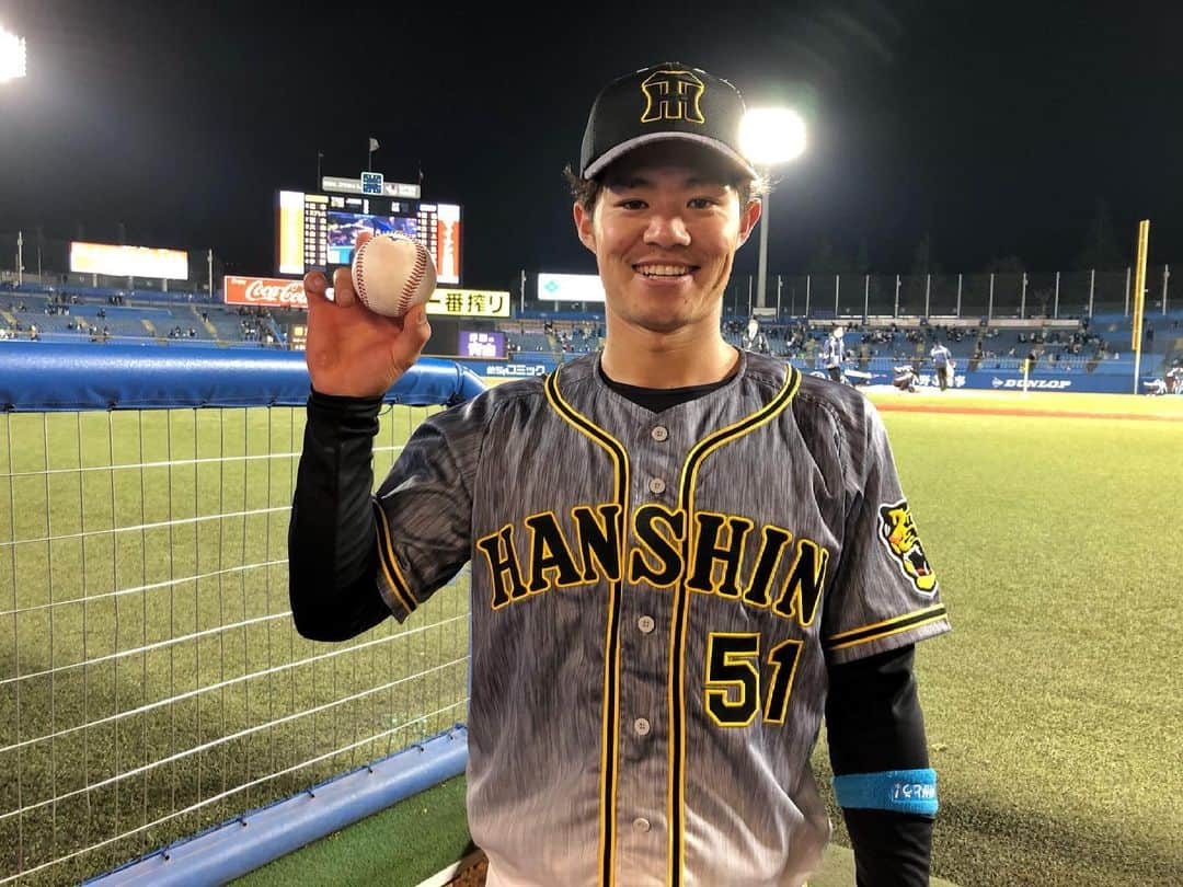 阪神タイガースさんのインスタグラム写真 - (阪神タイガースInstagram)「プロ初打席、初安打を決めた中野選手‼︎ ナイスバッティング✨  #中野拓夢 選手#プロ初安打 ‼︎ #ナイスバッティング #阪神タイガース #挑超頂」3月26日 22時29分 - hanshintigers_official