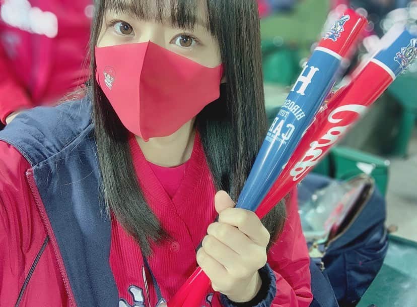 瀧野由美子のインスタグラム：「﻿ ﻿ プロ野球 開幕戦に行ってきました ⚾️﻿ ﻿ そして！﻿ 今年の『それ行けカープ』の﻿ 著名人リレー映像に﻿ 参加させていただいています！！！﻿ ﻿ 球場で早速見ることができて﻿ 感無量でした🥲﻿ ﻿ 今年は沢山応援しに行けたらいいなと思ってます！🎏﻿ ﻿ #STU48 #瀧野由美子﻿ #carp #カープ #マツダスタジアム  #カープ女子研究生 #ユニフォームは5番」