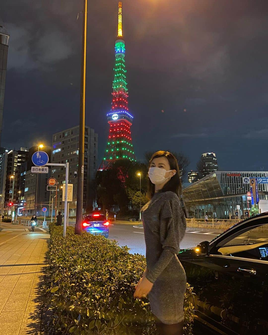のインスタグラム：「Good Night😚  皆さん、良い週末を...  #東京タワー#gucci」