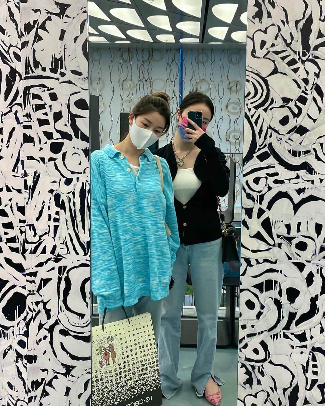 のインスタグラム：「Never lose faith in yourself. Chin up, chest open, just be you🐬  Goodnight everyone🌙」