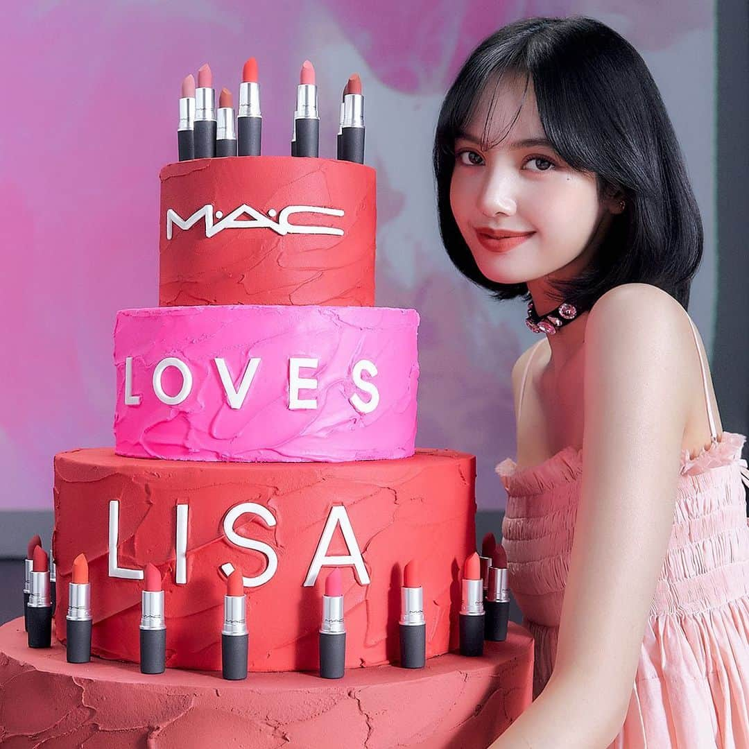 M∙A∙C Cosmetics Japanさんのインスタグラム写真 - (M∙A∙C Cosmetics JapanInstagram)「3月27日は @lalalalisa_m のバースデー💜  LISAへのバースデーメッセージをコメントしてね🎂  また、ストーリーズのGIFスタンプから、“MACLOVESLISA”を検索！ #MACLOVESLISA ステッカーをつけて皆でお祝いしましょう✨」3月27日 0時00分 - maccosmeticsjapan