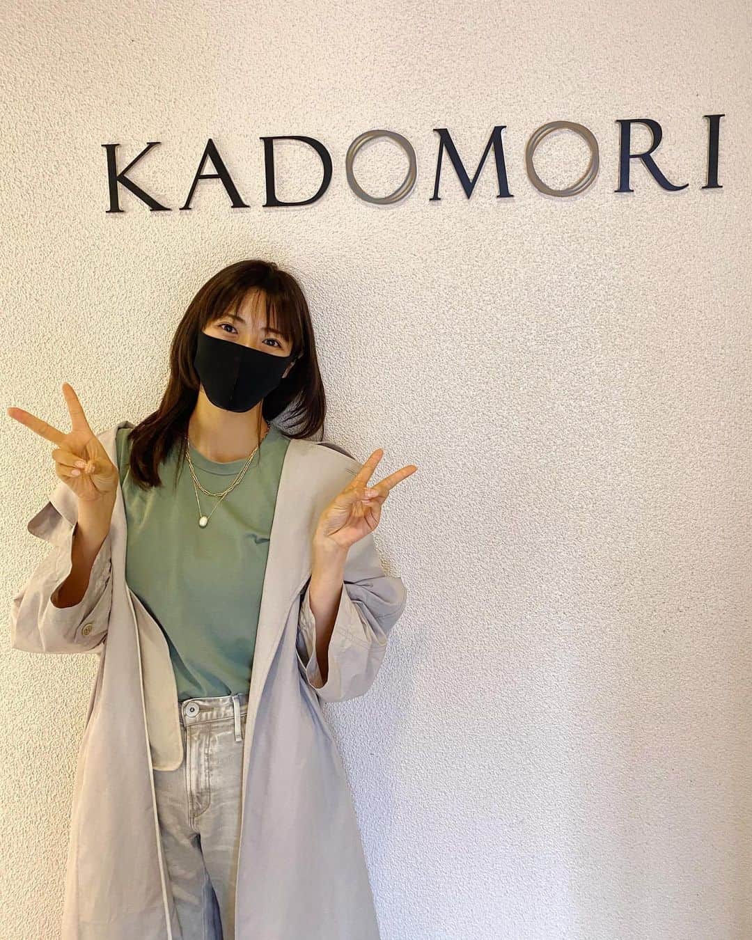 わちみなみのインスタグラム：「はじめてのKADOMORI﻿ デザインハイフと矯正﻿ @akiko_kadomori @kadomori570731  堀内さんと、角森さんにも施術していただきました！✨✨﻿ ﻿ はじめての感覚🥺﻿ 引き上がるだけじゃなくて、﻿ なんか、顔が収まっていくかんじが感動だったぁ✨顎がはまって顔が短くなったの.﻿ ハイフ自社開発のものらしく、痛いの苦手なわたしでもいけちゃった！﻿ ﻿ 会社の人たちに﻿ 顔が小さくなったとびっくりされました✊🏻﻿ ﻿あと、帰りのマスクがゆるくなった笑 ﻿ 🌸ファーストトレーディングカード﻿ 予約受付中﻿ https://horipro-shop.com/products/detail/654﻿ ﻿ ﻿ 🕊発売記念イベント予約受付中です。﻿ ﻿ https://tic.jp/html/user_data/Wachi_event_info﻿ ﻿ 4月24日　18時〜秋葉原ソフマップ﻿ 4月25日　12時〜神保町書泉グランデ﻿ 　　　　　17時30分〜ミントポニーランド名古屋﻿ ﻿ 🌈週刊ポストなをん。デジタル写真集﻿ みな、みちゃうわ　発売中です！﻿ ﻿ https://www.shogakukan.co.jp/digital/09d093520000d0000000﻿ ﻿ #KADOMORI　#小顔　﻿ #美容　#デザインハイフ﻿ #ハイフ﻿ #写真　#bikinimodel﻿ #カメラマン #グラビア﻿ #トレカ﻿ #わちみなみ」