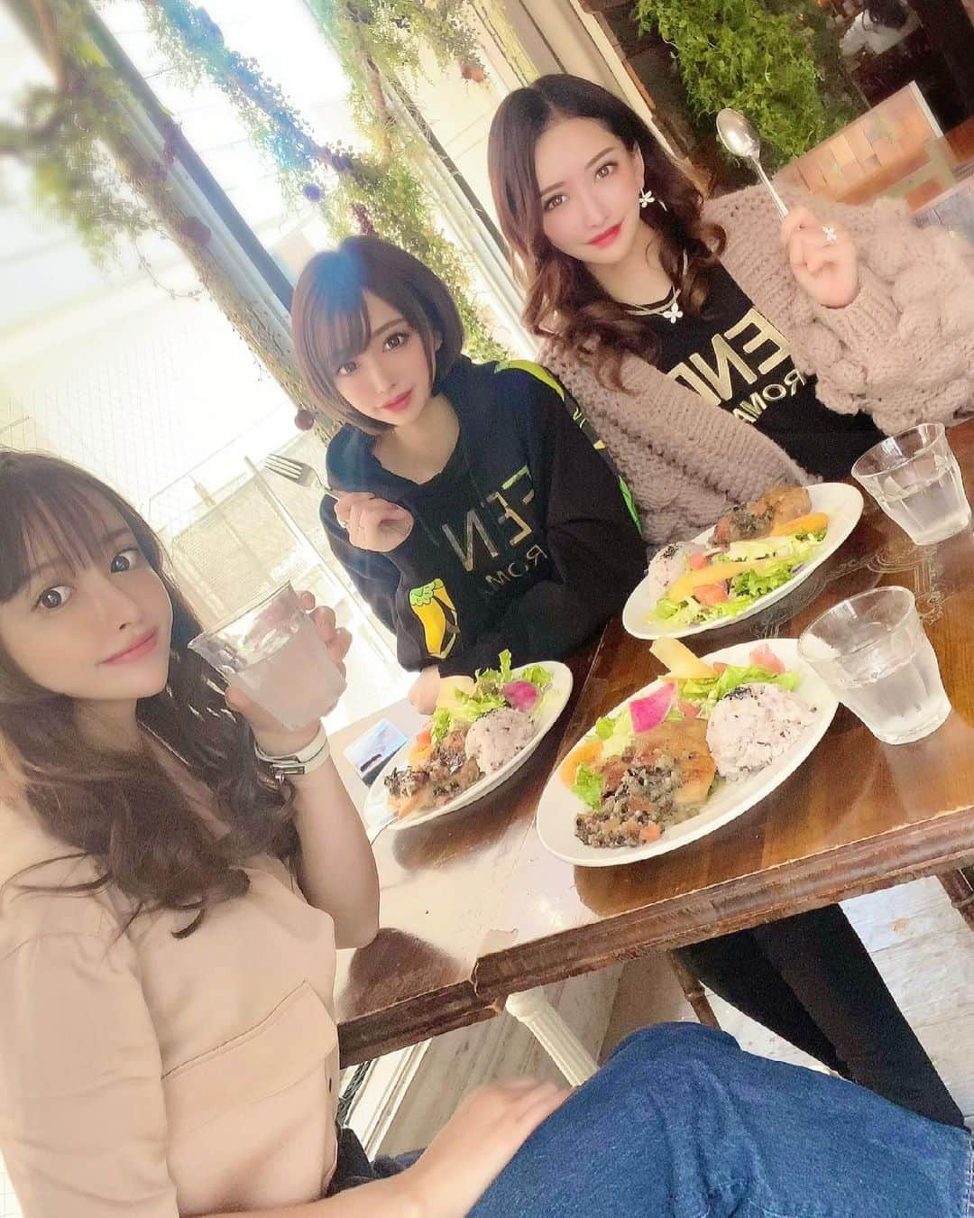 サキ吉さんのインスタグラム写真 - (サキ吉Instagram)「平和な会🥰💓 ほんと好き💛💛💛 また来月も会える🥰 ． おやすみ💋 ． #平和が一番 #表参道 #表参道ランチ #lunch #omotesando」3月27日 0時09分 - sakikichi1201