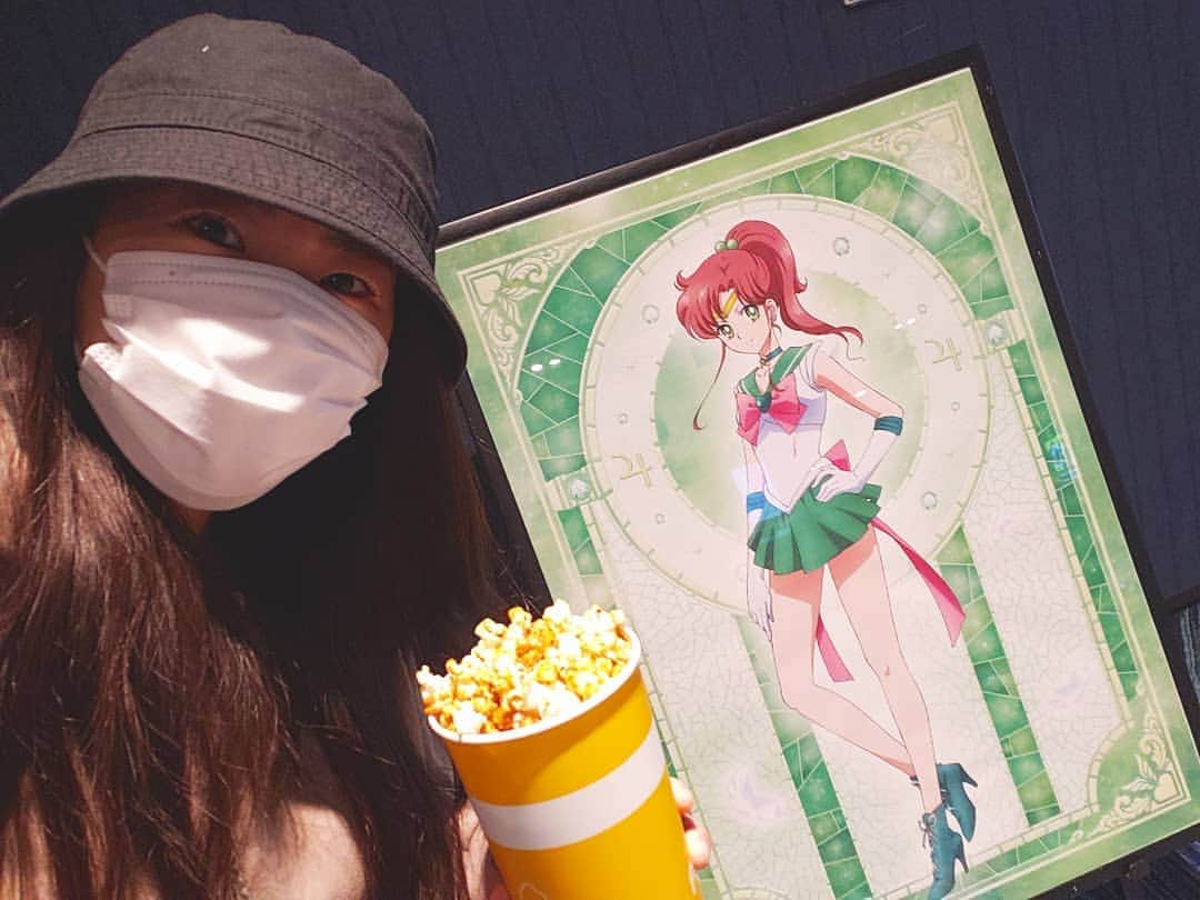服部ひで子のインスタグラム：「🎥劇場版🎥 『🌙セーラームーンEternal🌙』  観たいと思っていた矢先、映画チケットが抽選で当たりました(* >ω<)🌈✨ なんと！映画の方から来てくれたと言う……😍💎✨笑  映画館では、セーラージュピターの まこちゃんがお出迎えしてくれましたよ～(* ´ ▽ ` *)ﾉ🌲🌙  子どもの時に見たものや 経験したものって、  大人になっても ワクワクしますね✨  なんだか童心を思い出して、ウルウルしちゃいました(;-;)。。  いつか続編があるみたいなので 楽しみですﾟ+.ﾟ(´▽`人)ﾟ+.ﾟ  それにしても、 外部太陽系戦士たちの私服が、セクシーすぎて衝撃だった！！！笑  #セーラームーン  #セーラームーンエターナル」